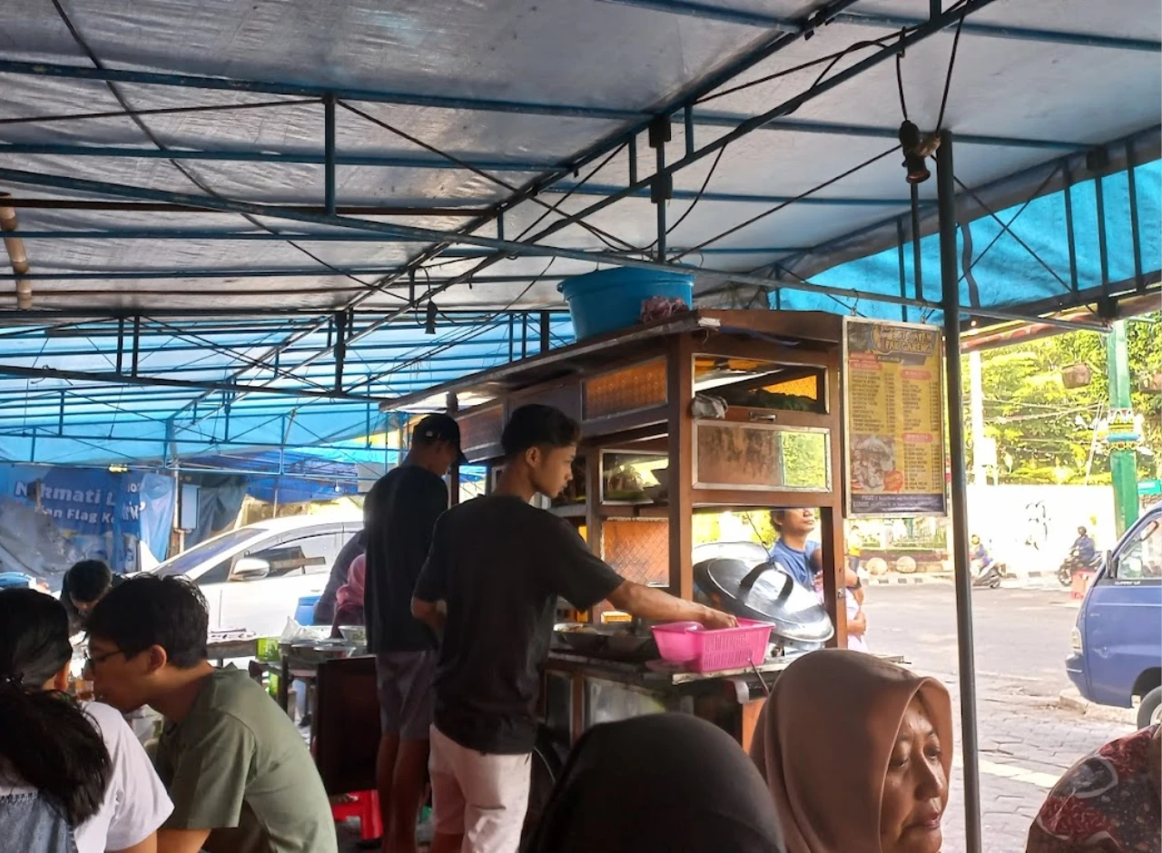 Gaji Karyawan Warung Makan Soto Lenthok Pak Gareng