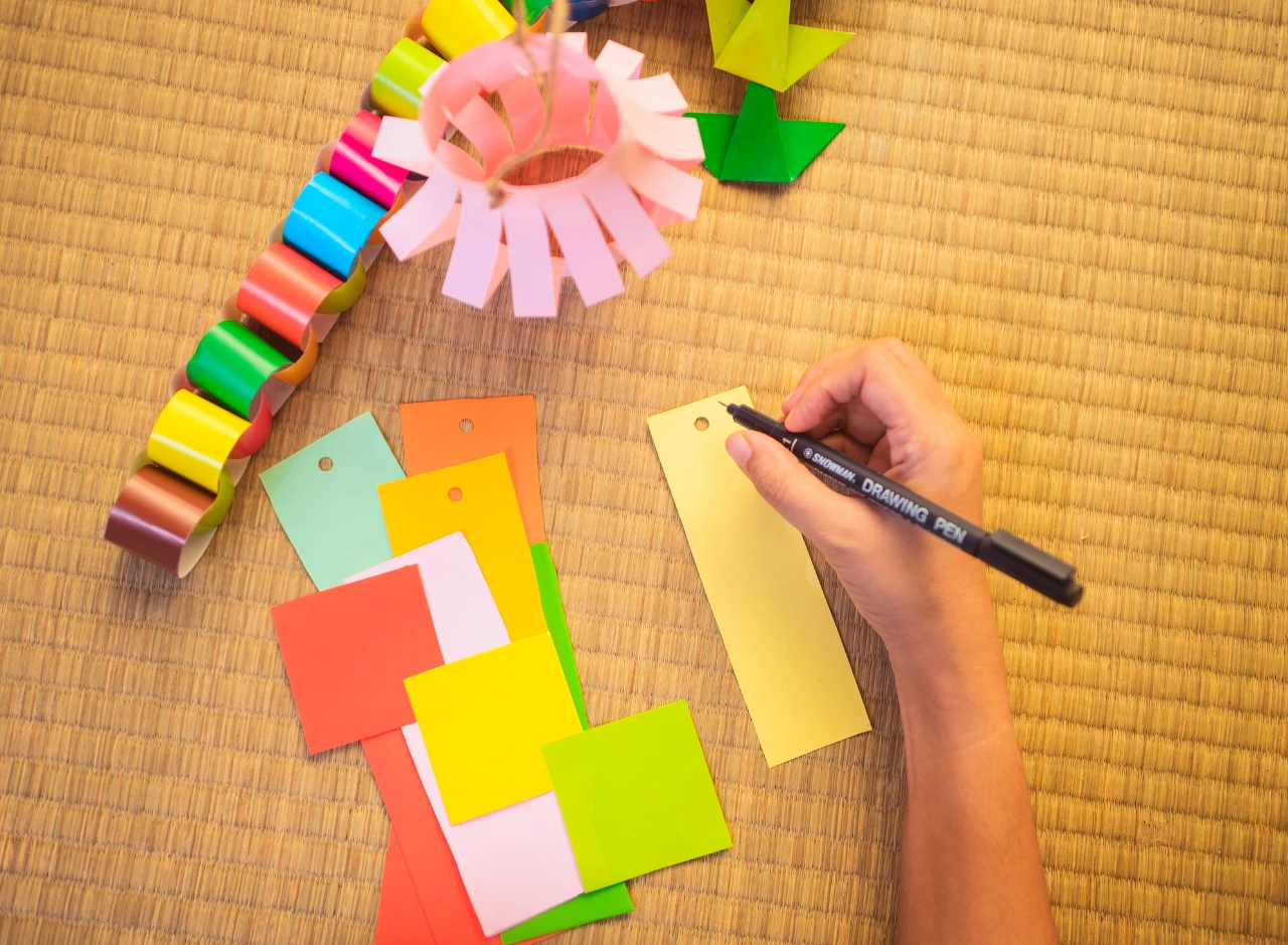 Cara Membuat Pohon Harapan dari Kertas Karton dan Ranting