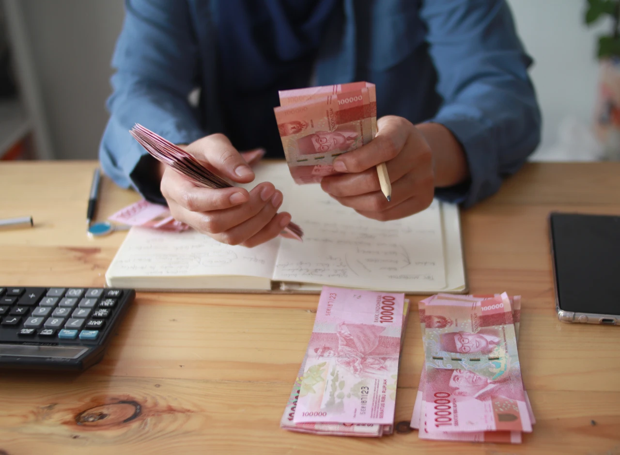 10 Pinjaman Karyawan Jaminan ATM Gaji yang Terpercaya