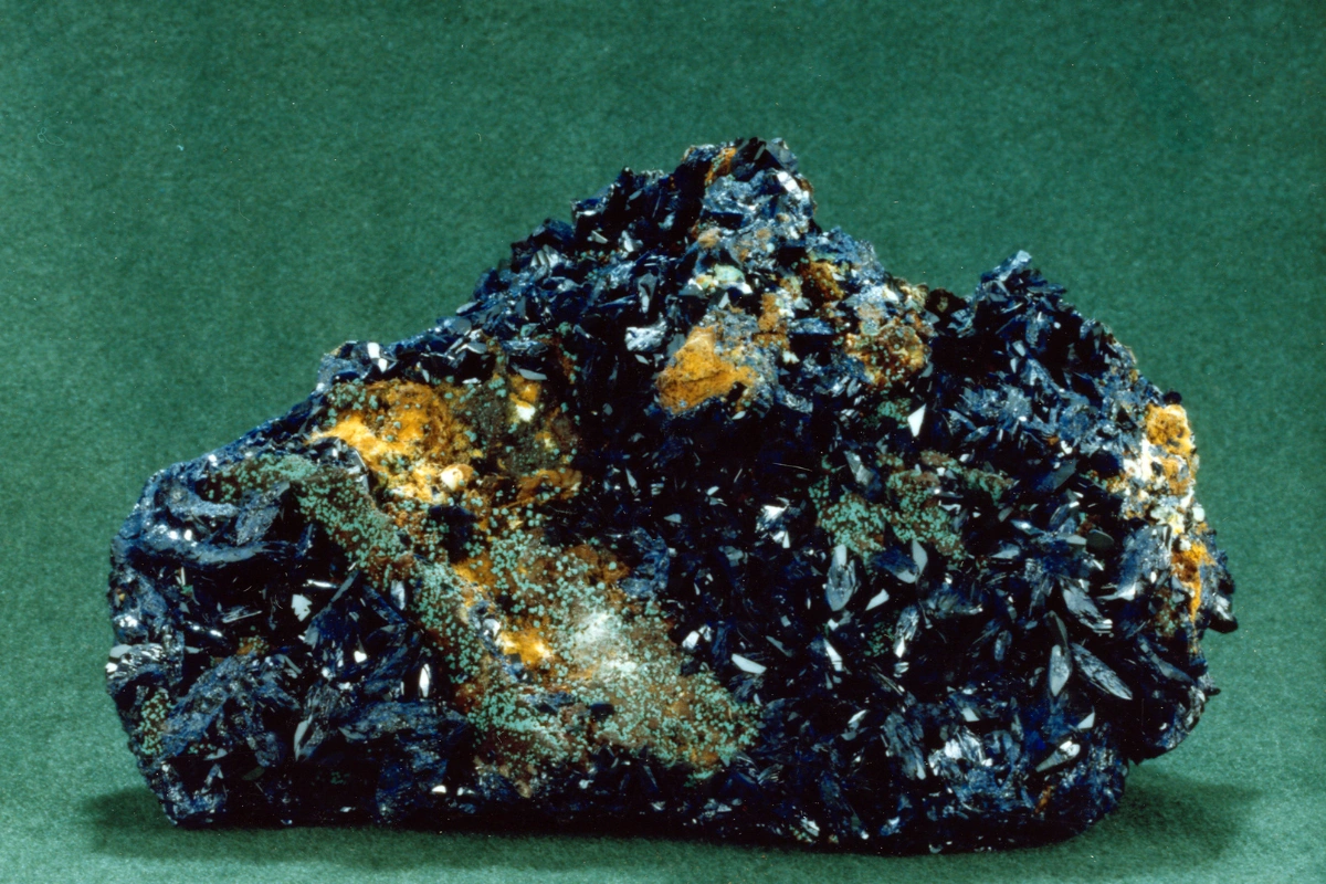 Daftar Jenis Logam Termahal Sampai Termurah di Dunia (Lengkap)