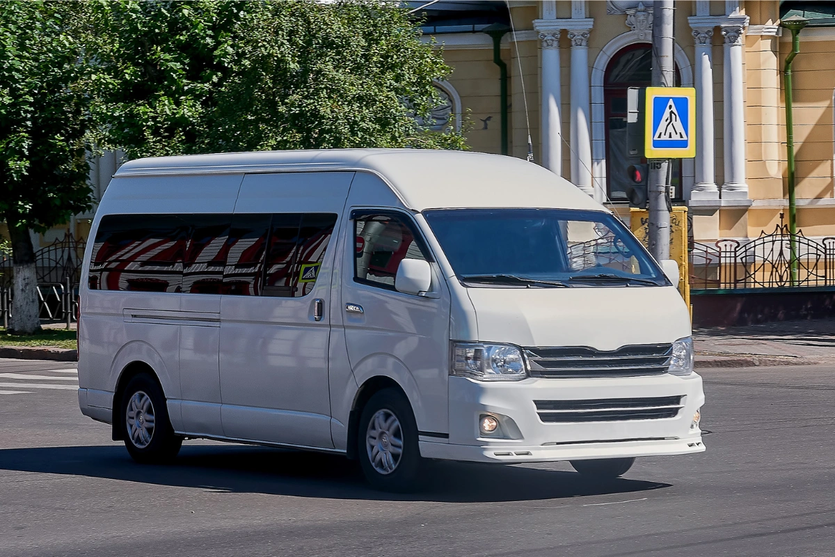 Sewa Hiace Cikarang: Solusi Transportasi Rombongan Private Terbaik